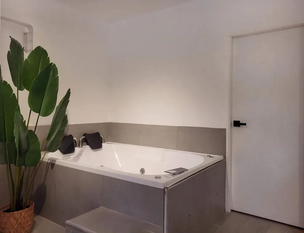 Charming 3BR w/ 3 Jacuzzis in El Poblado