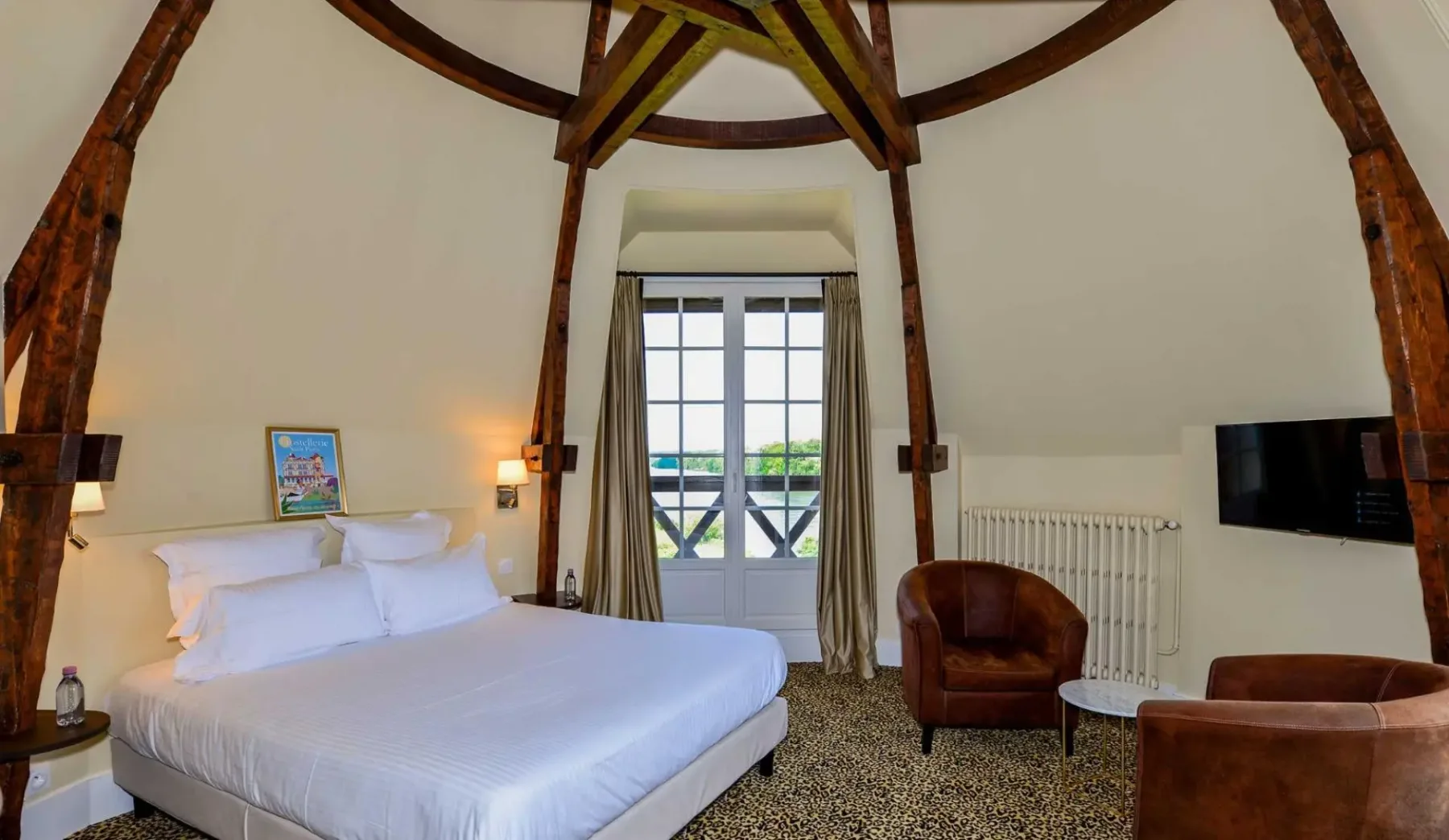 Guest rooms at Hostellerie Saint-Pierre