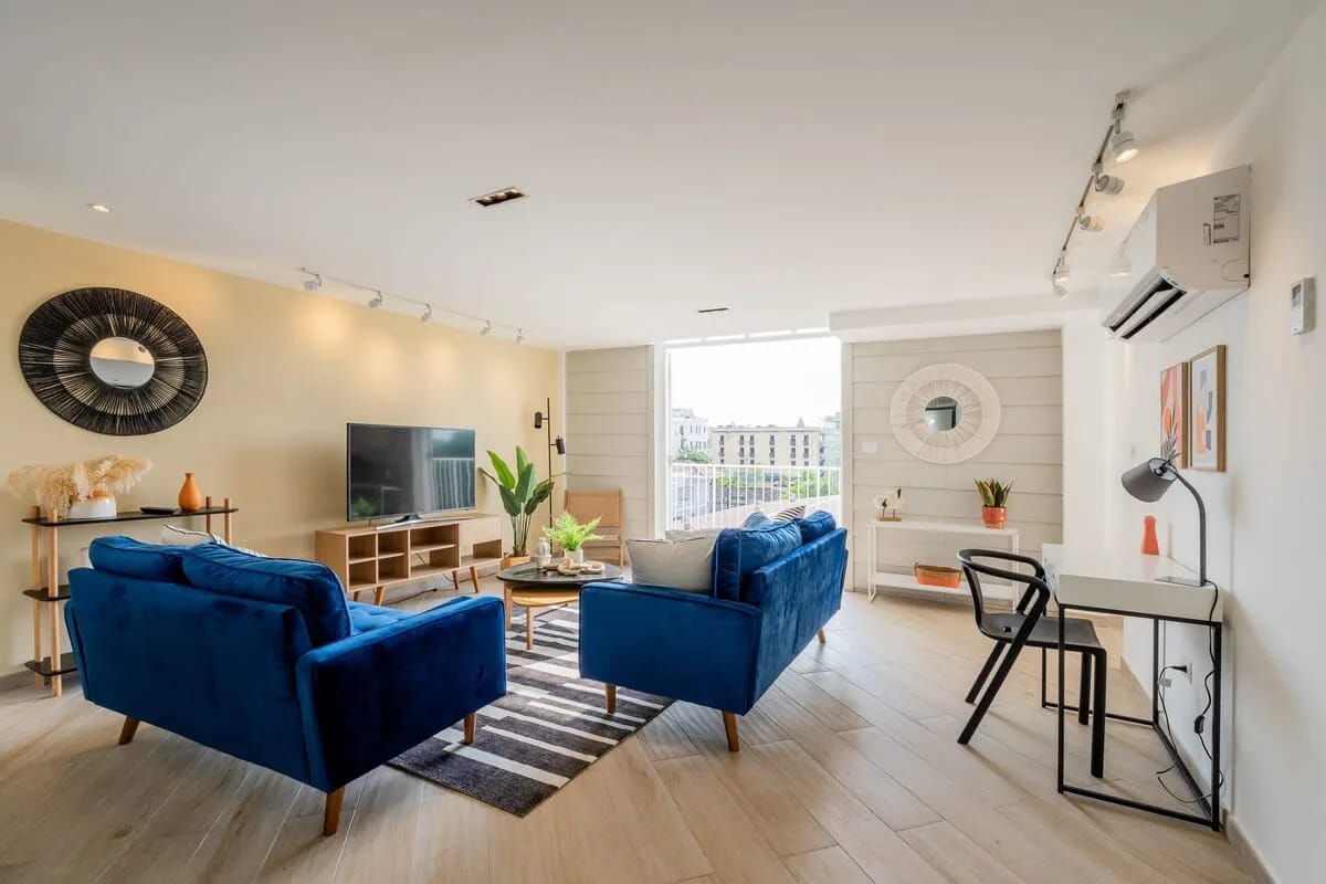 Enchanting 3BR in Casco Antiguo w/ Balcony