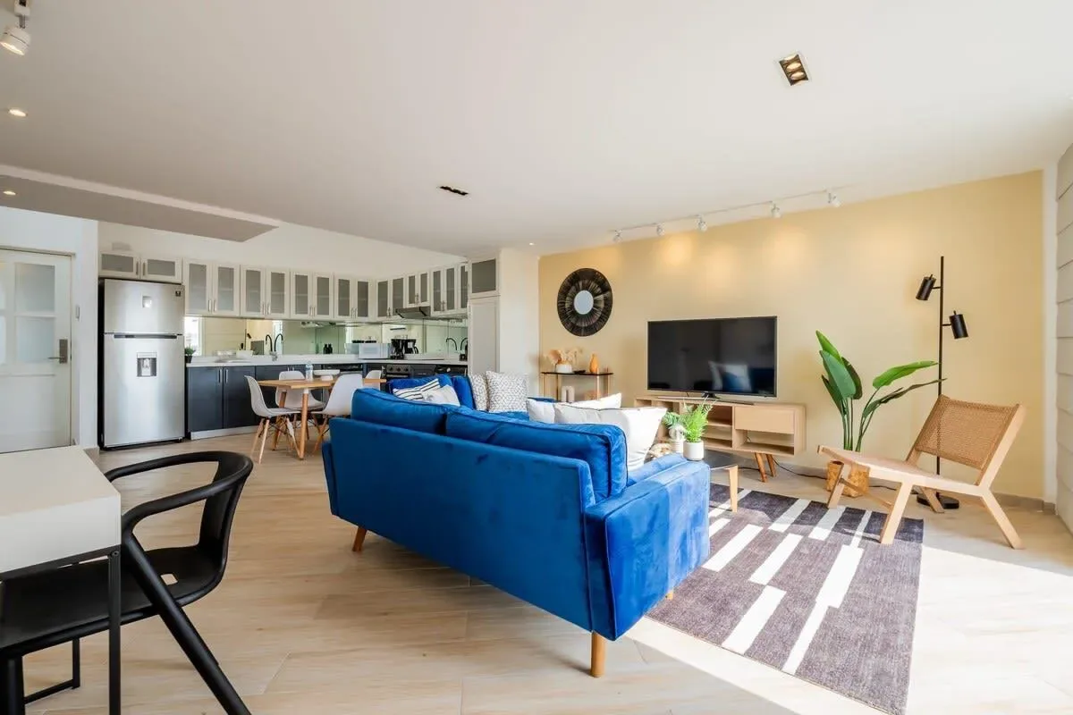 Enchanting 3BR in Casco Antiguo w/ Balcony