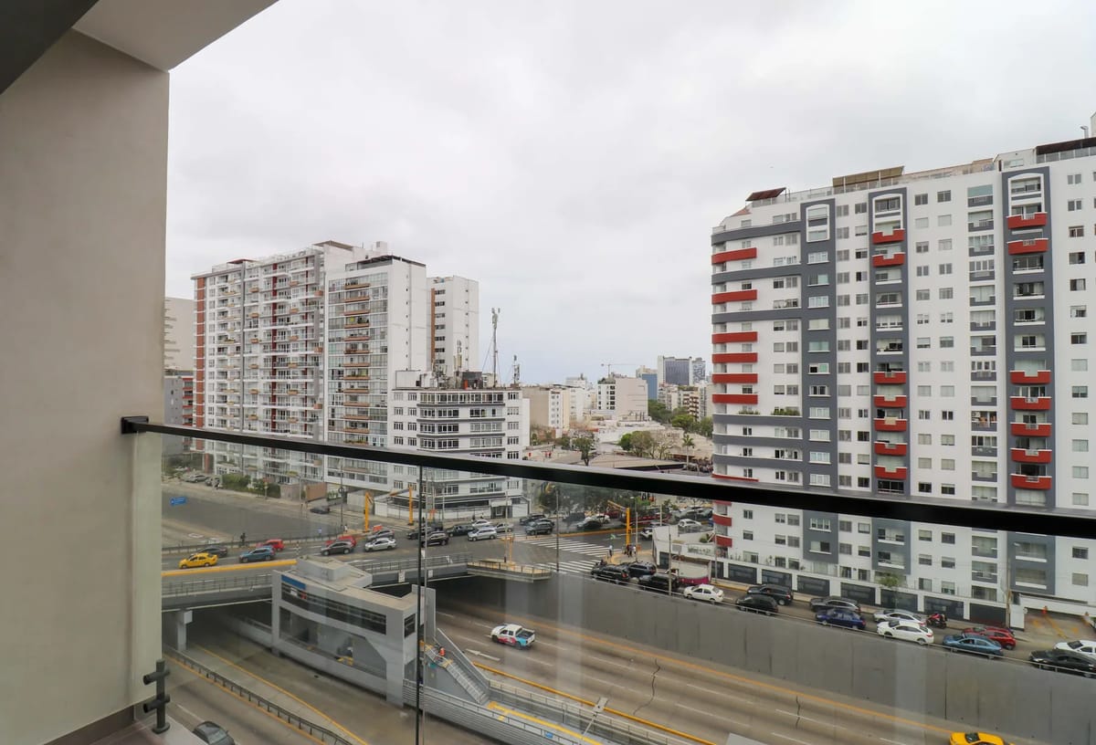 Charming 1BR w/ Balcony in Miraflores