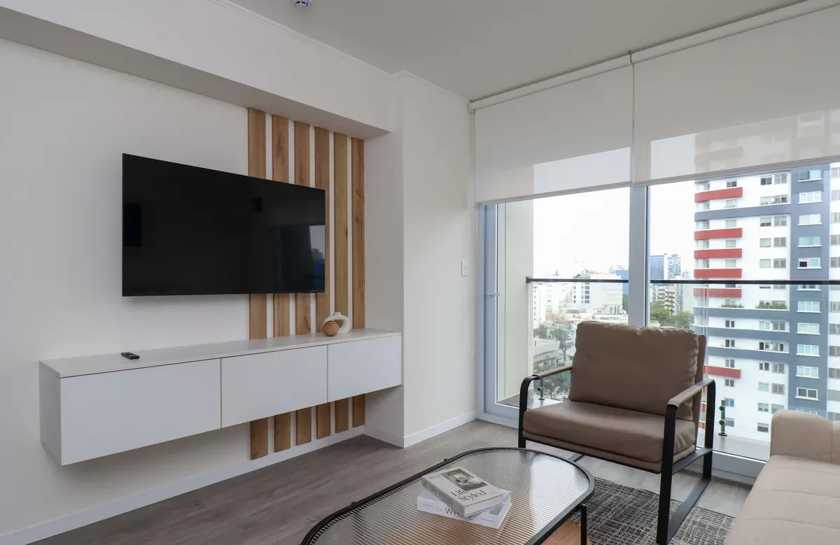 Charming 1BR w/ Balcony in Miraflores