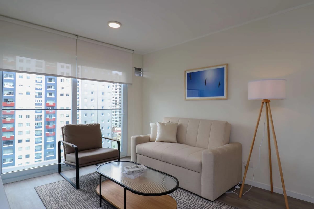 Charming 1BR w/ Balcony in Miraflores
