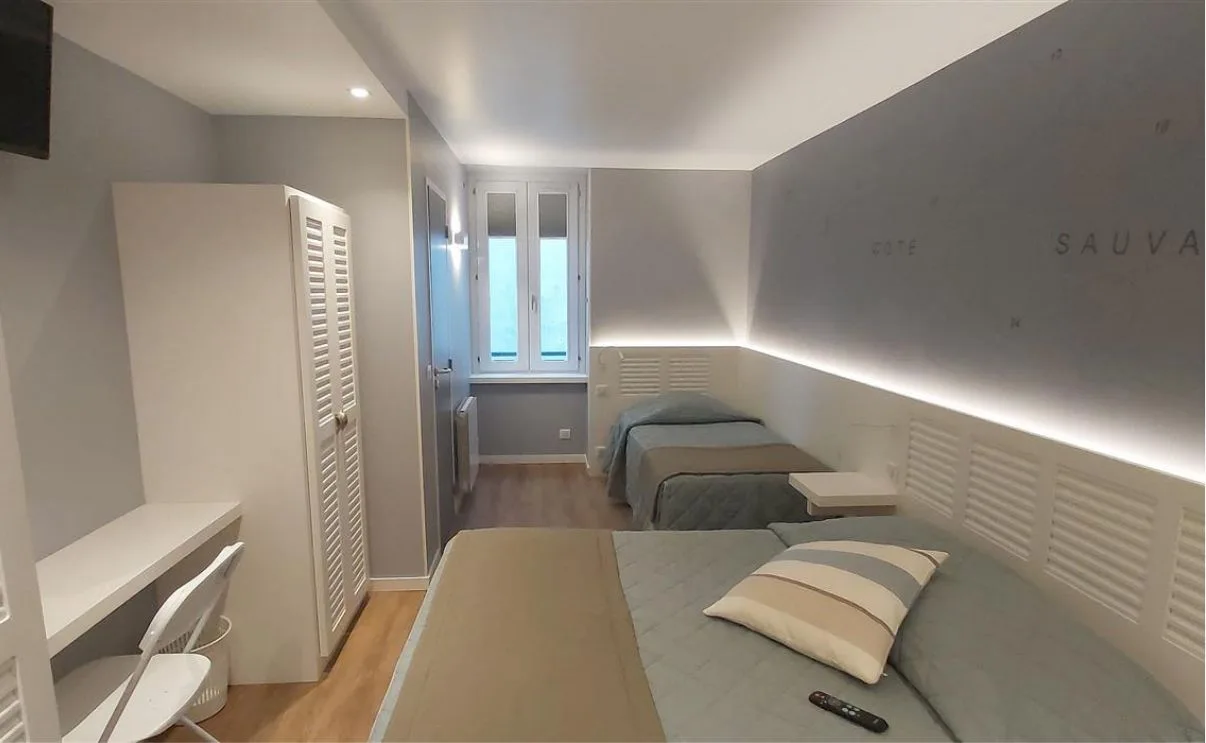 Triple room
