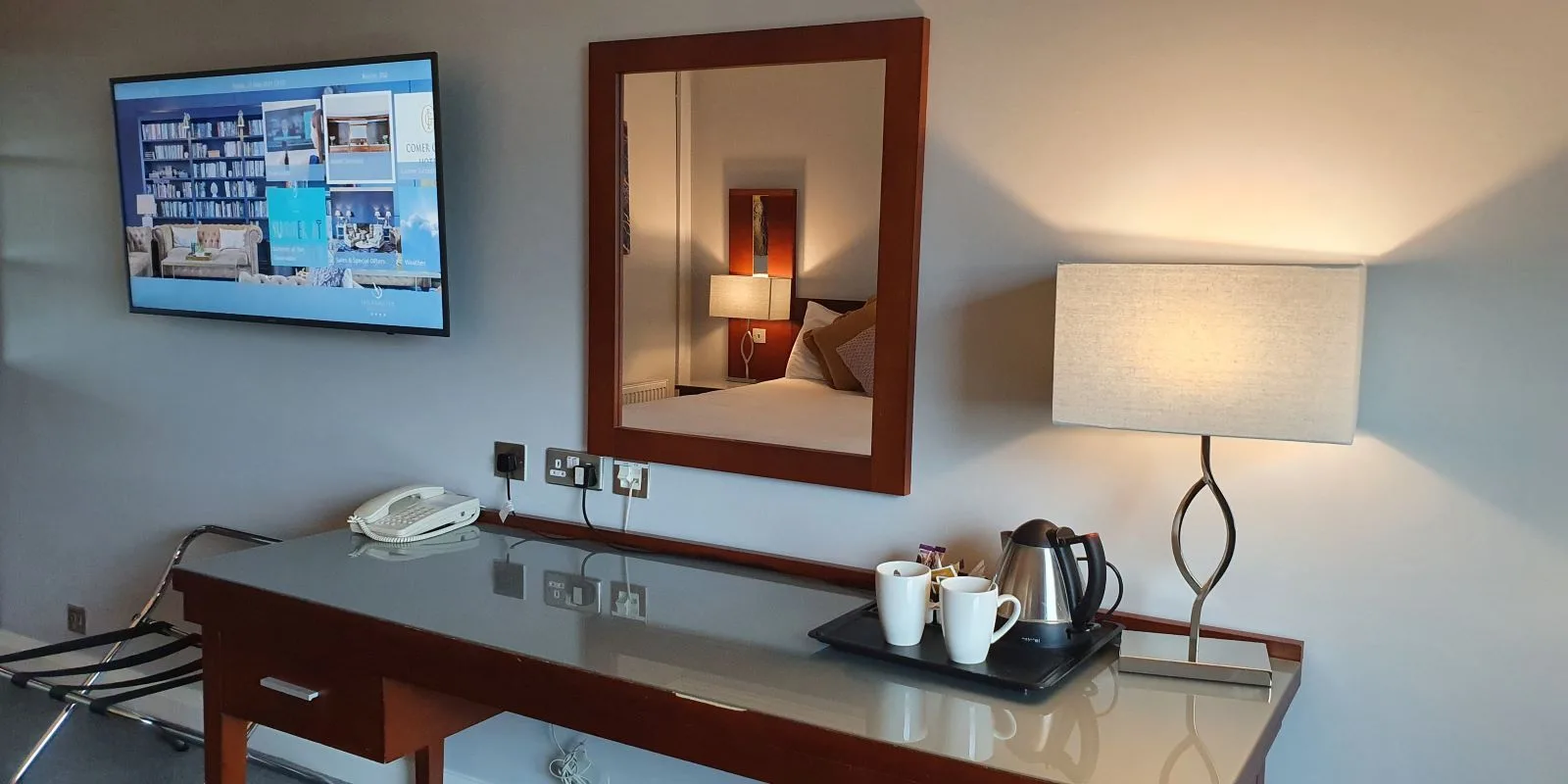 Habitación familiar con televisión