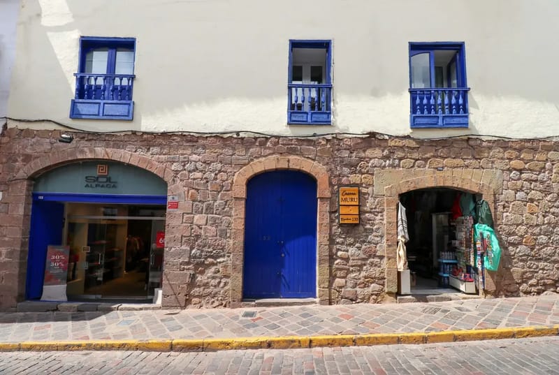 Top-Floor 1BR in Plaza de Armas w/ Plaza View