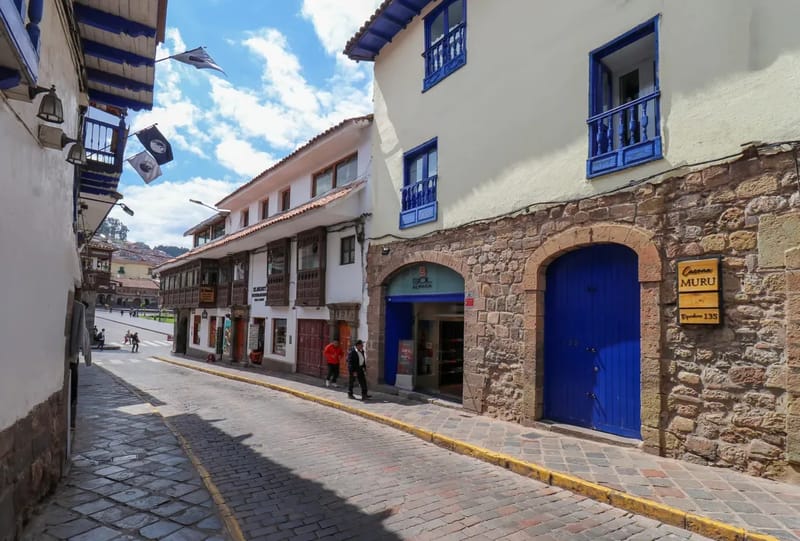 Top-Floor 1BR in Plaza de Armas w/ Plaza View