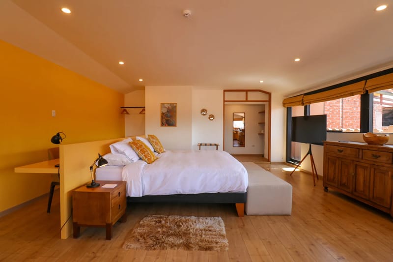 Top-Floor 1BR in Plaza de Armas w/ Plaza View