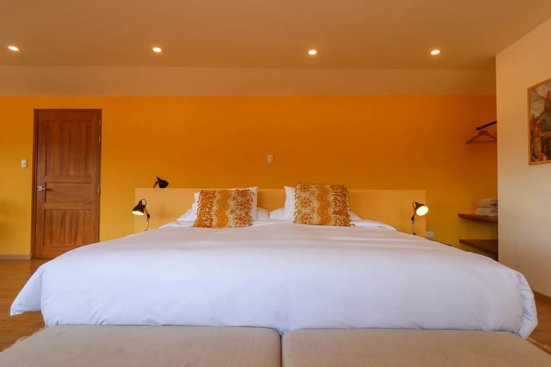 Top-Floor 1BR in Plaza de Armas w/ Plaza View