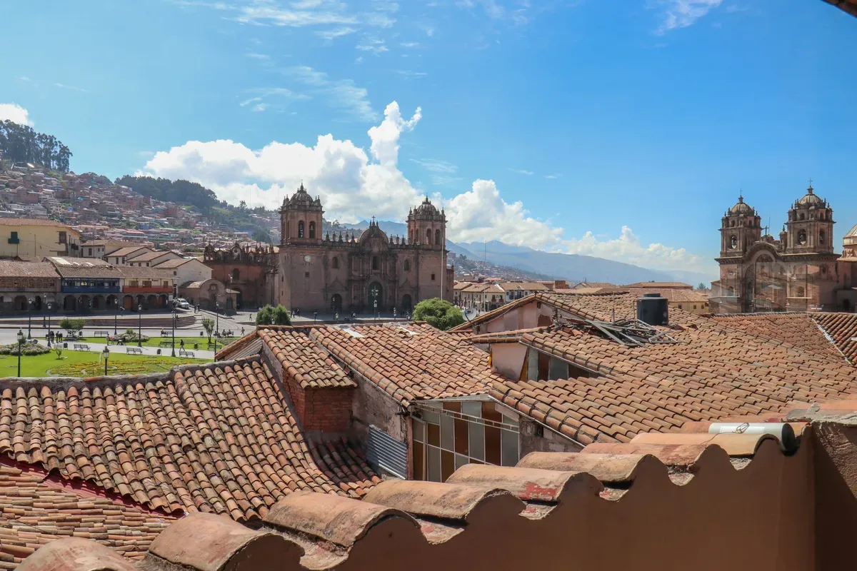 Top-Floor 1BR in Plaza de Armas w/ Plaza View
