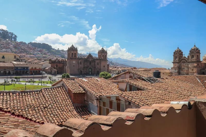 Top-Floor 1BR in Plaza de Armas w/ Plaza View