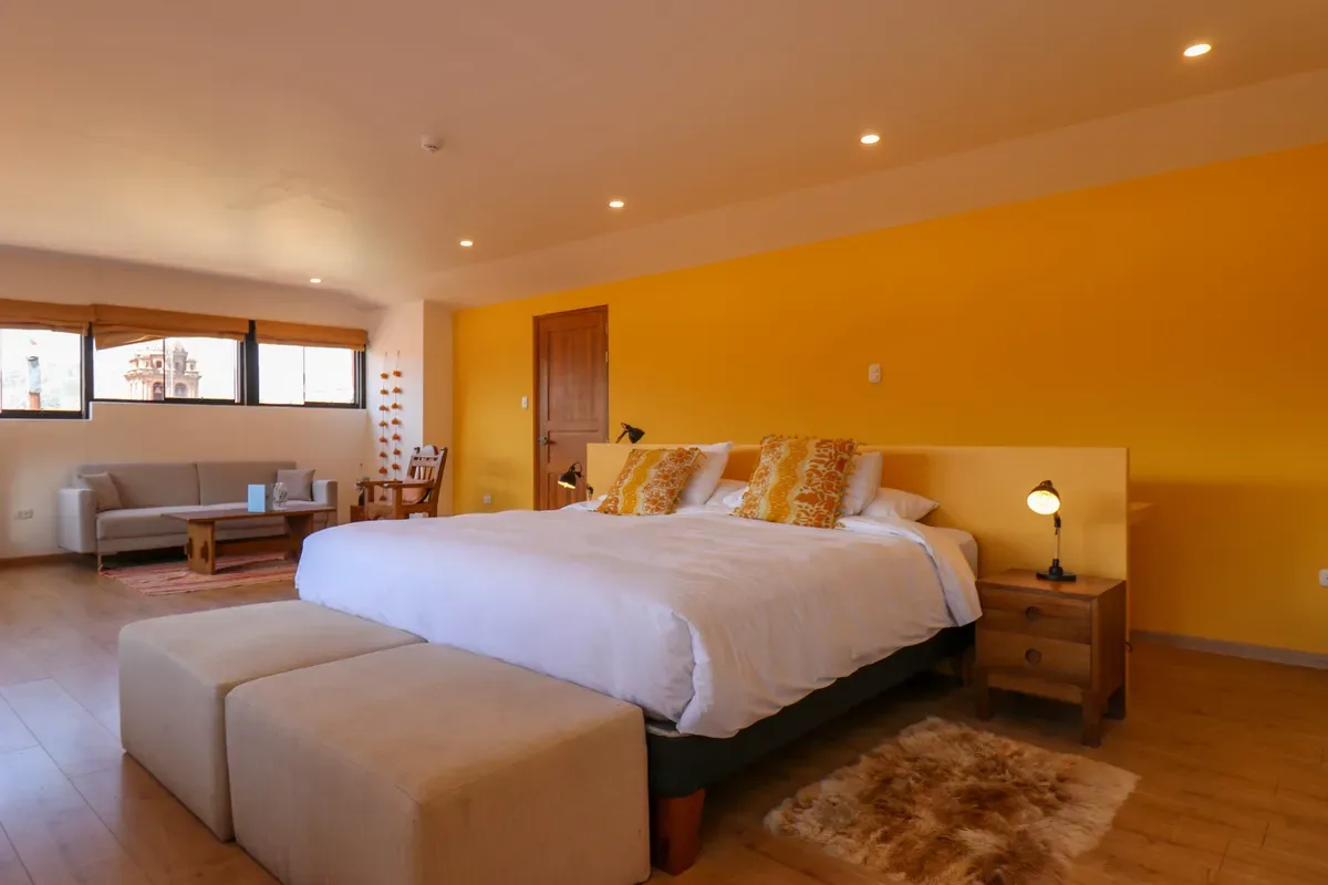 Top-Floor 1BR in Plaza de Armas w/ Plaza View