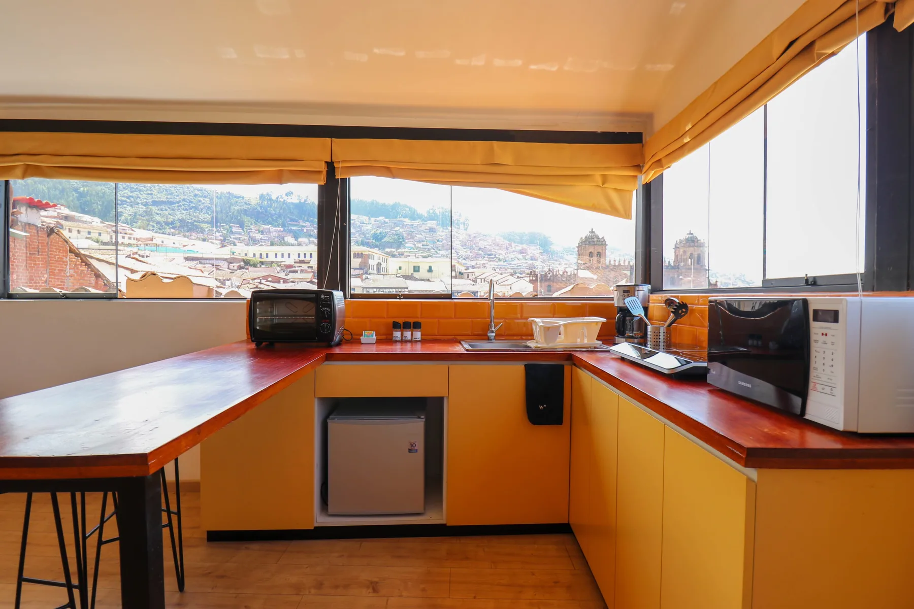 Top-Floor 1BR in Plaza de Armas w/ Plaza View