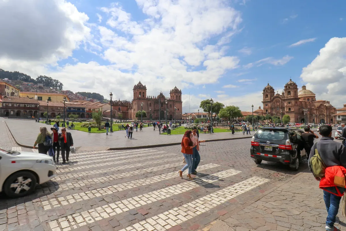 Top-Floor 1BR in Plaza de Armas w/ Plaza View