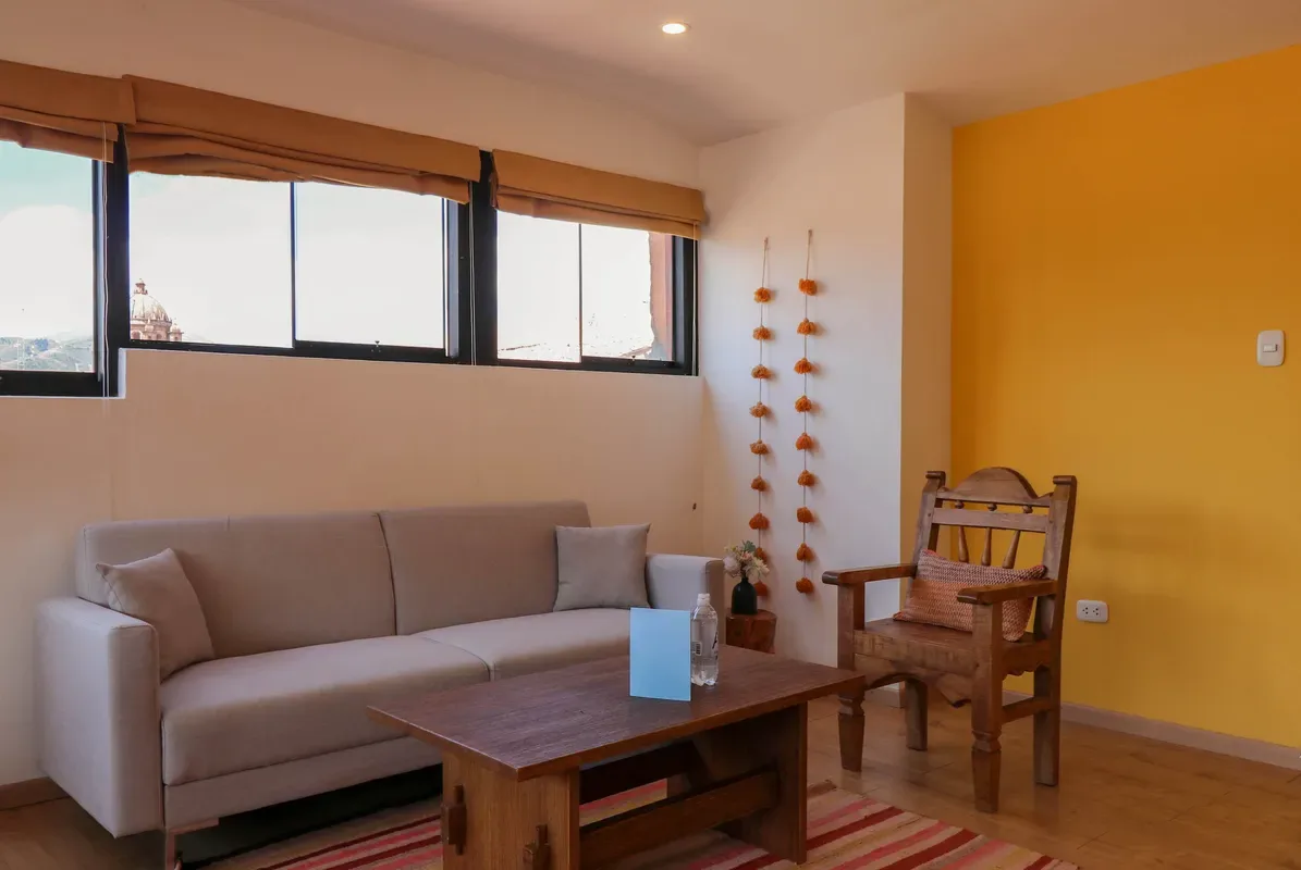 Top-Floor 1BR in Plaza de Armas w/ Plaza View