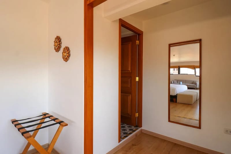 Top-Floor 1BR in Plaza de Armas w/ Plaza View