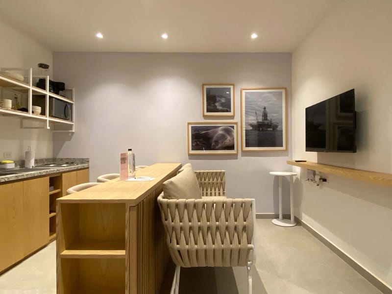 Tasteful 2BR w/ Classic Terrace in Bocagrande
