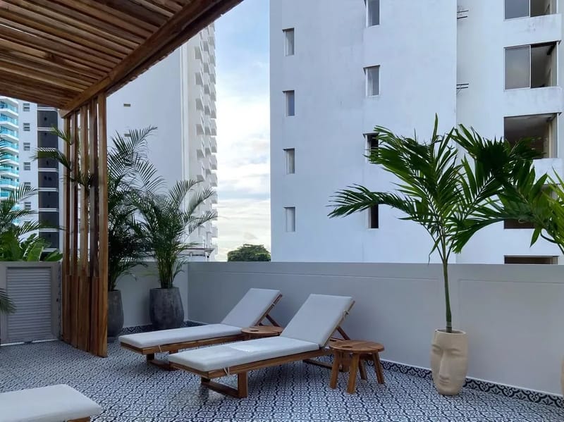 Tasteful 2BR w/ Classic Terrace in Bocagrande