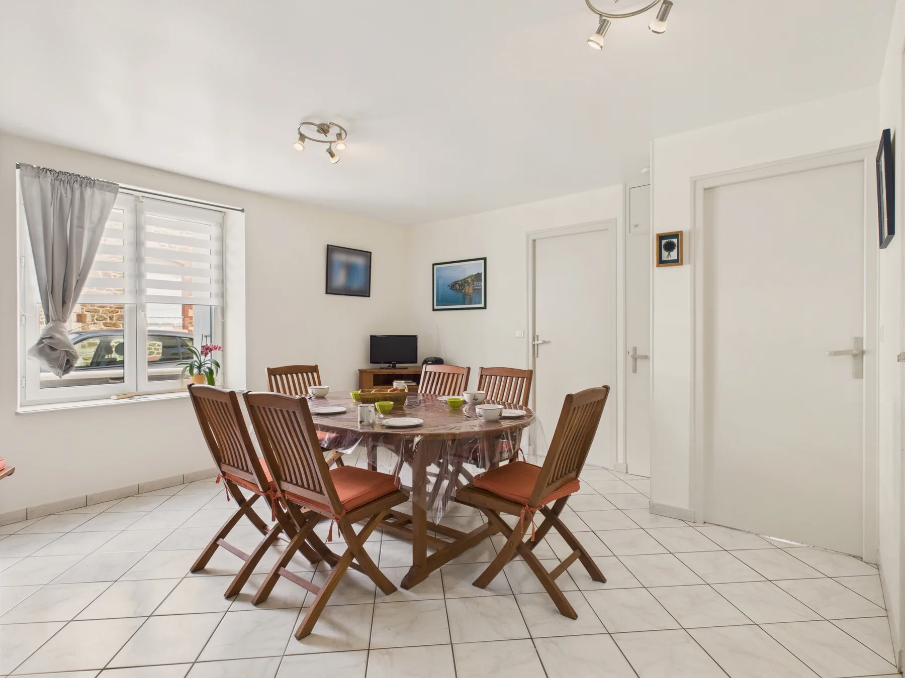 Apartment gallery photo