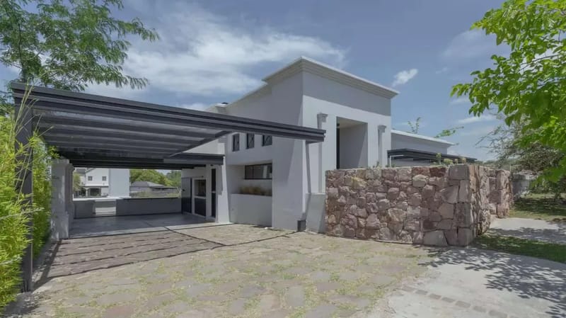 Modern 3BR House w/ Private Pool in Mendoza