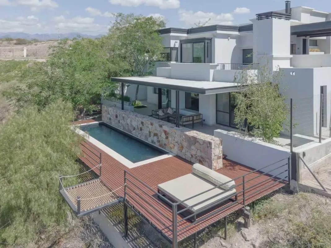 Modern 3BR House w/ Private Pool in Mendoza