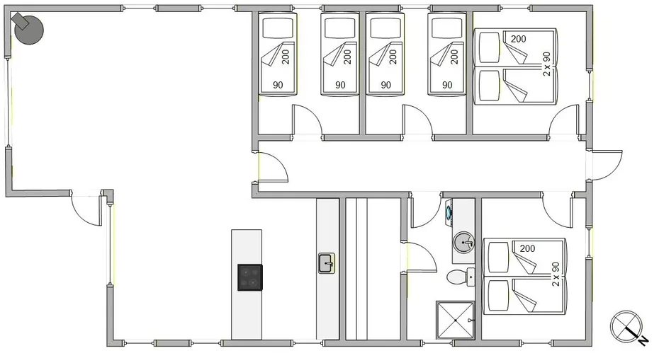 Un plano muestra varias zonas para dormir, un pasillo central y accesorios de baño.