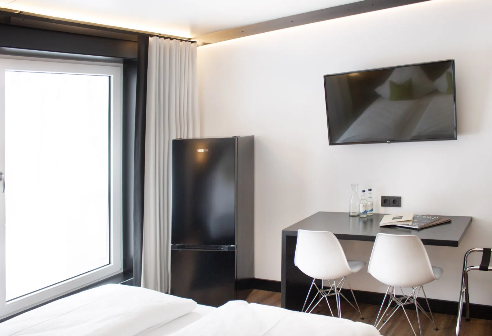 Guest room furnishings