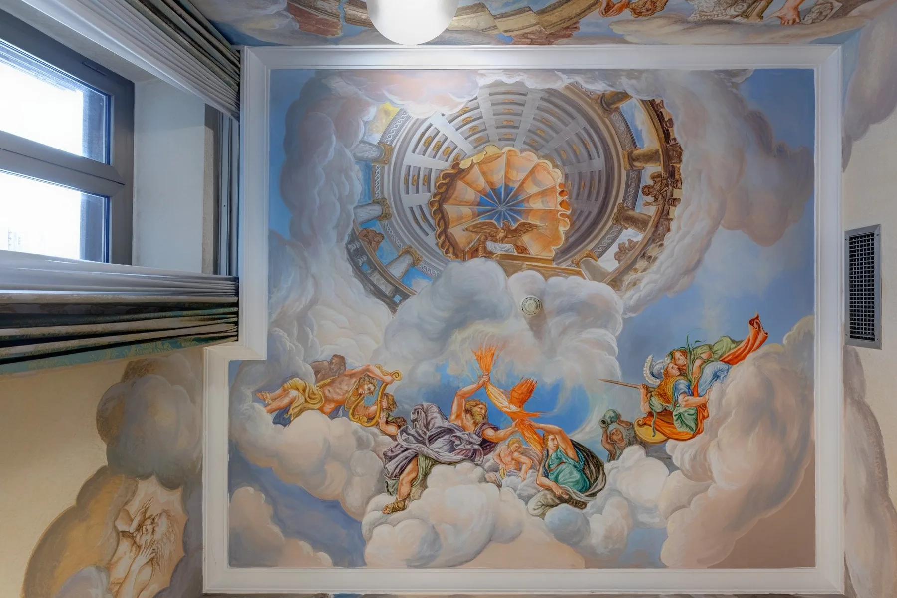 Habitación pintada a mano en el Hotel Amalfi