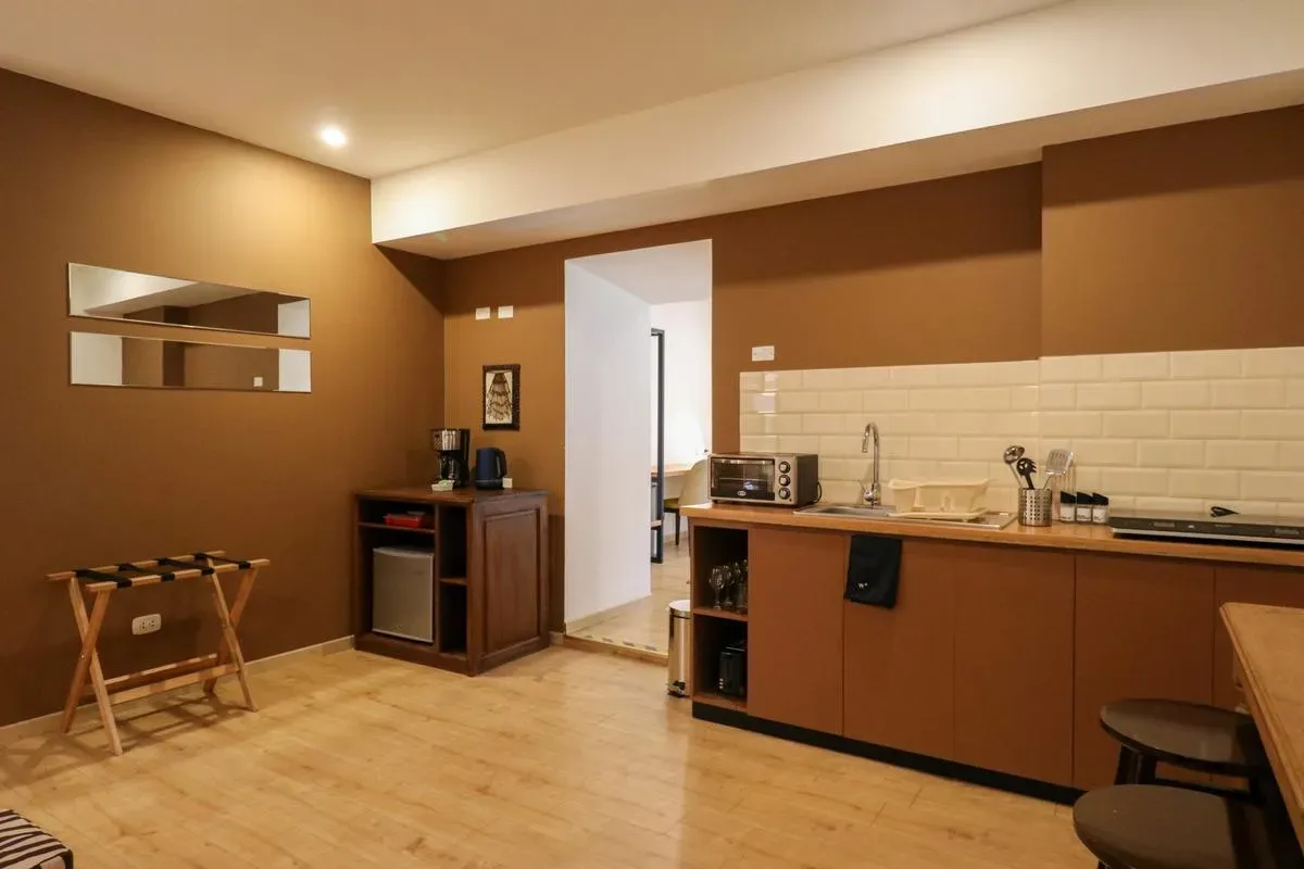 Sunny 1BR in Plaza de Armas w/ Balcony