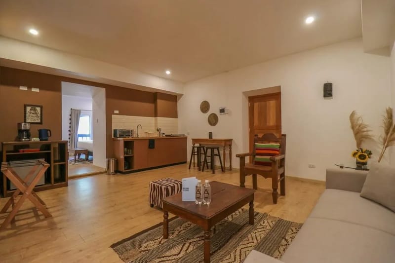 Sunny 1BR in Plaza de Armas w/ Balcony