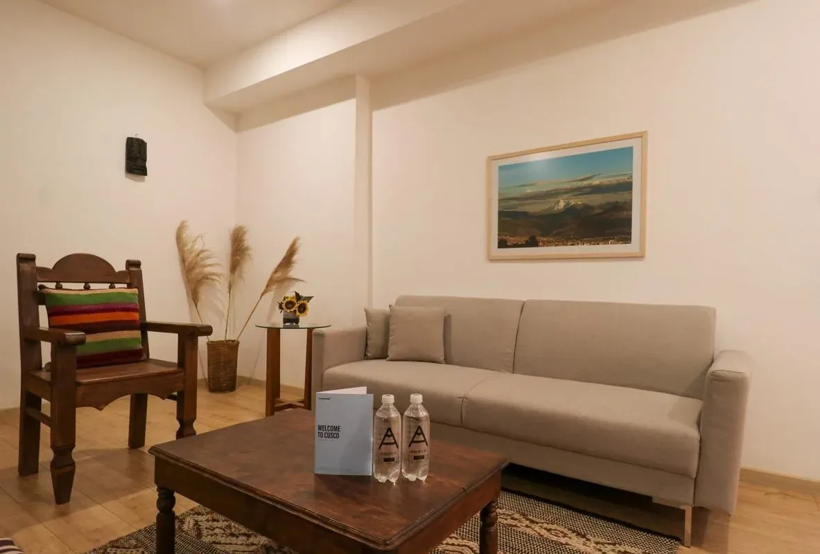 Sunny 1BR in Plaza de Armas w/ Balcony