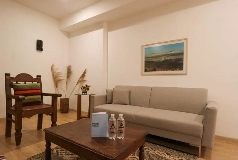 Sunny 1BR in Plaza de Armas w/ Balcony