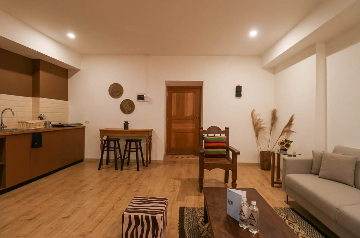 Sunny 1BR in Plaza de Armas w/ Balcony