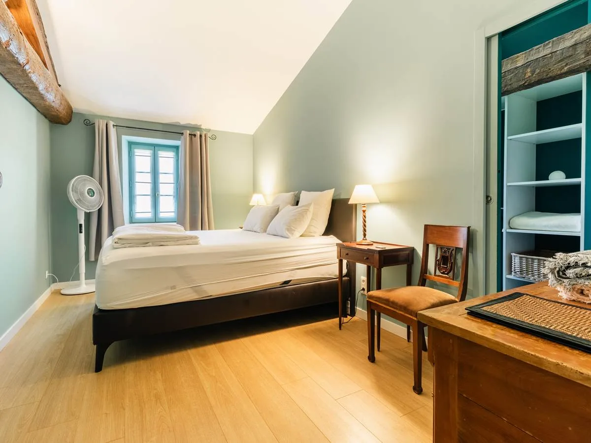 Guest room