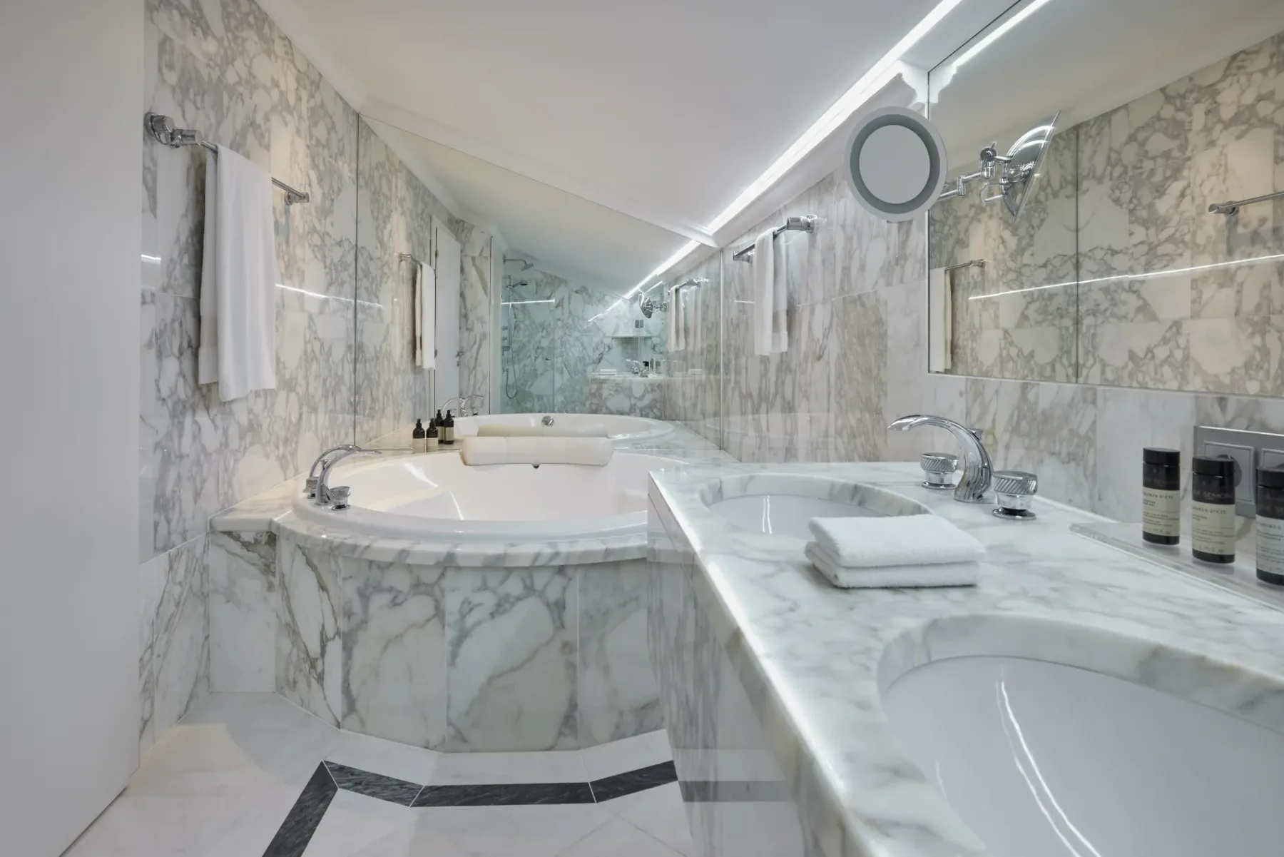 Junior Suite Mountain View bathroom