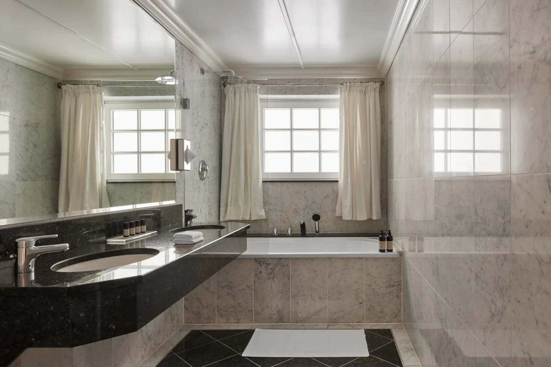 Cosy Room bathroom
