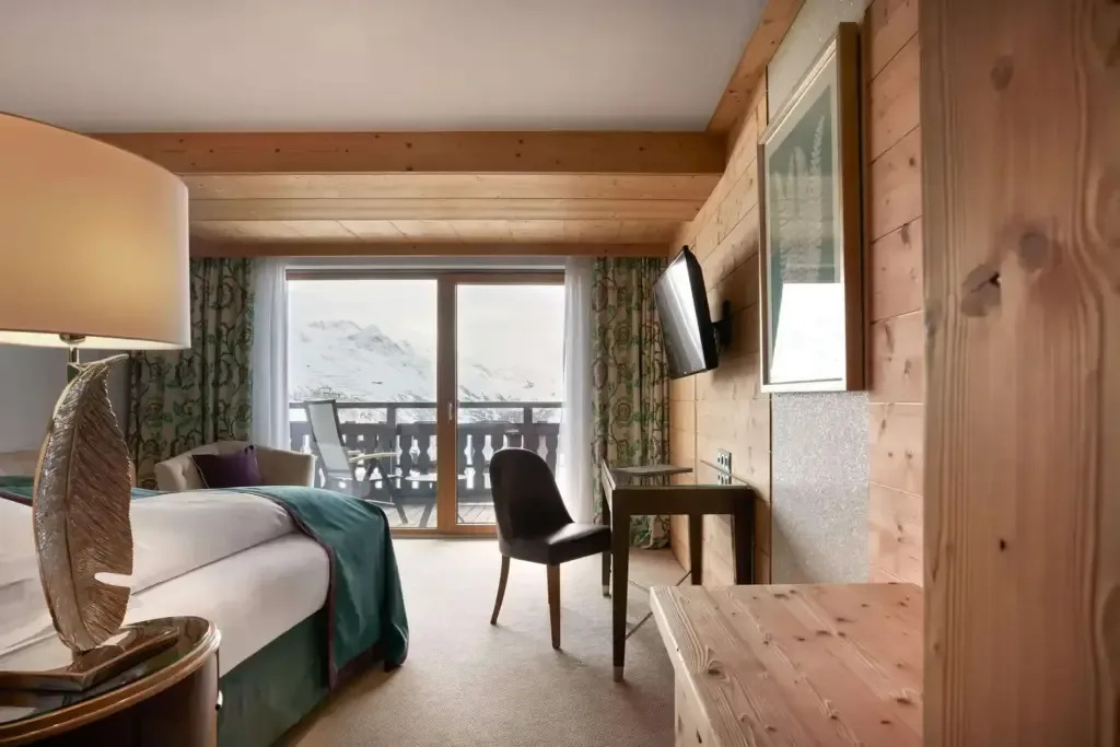 Deluxe Mountain View room