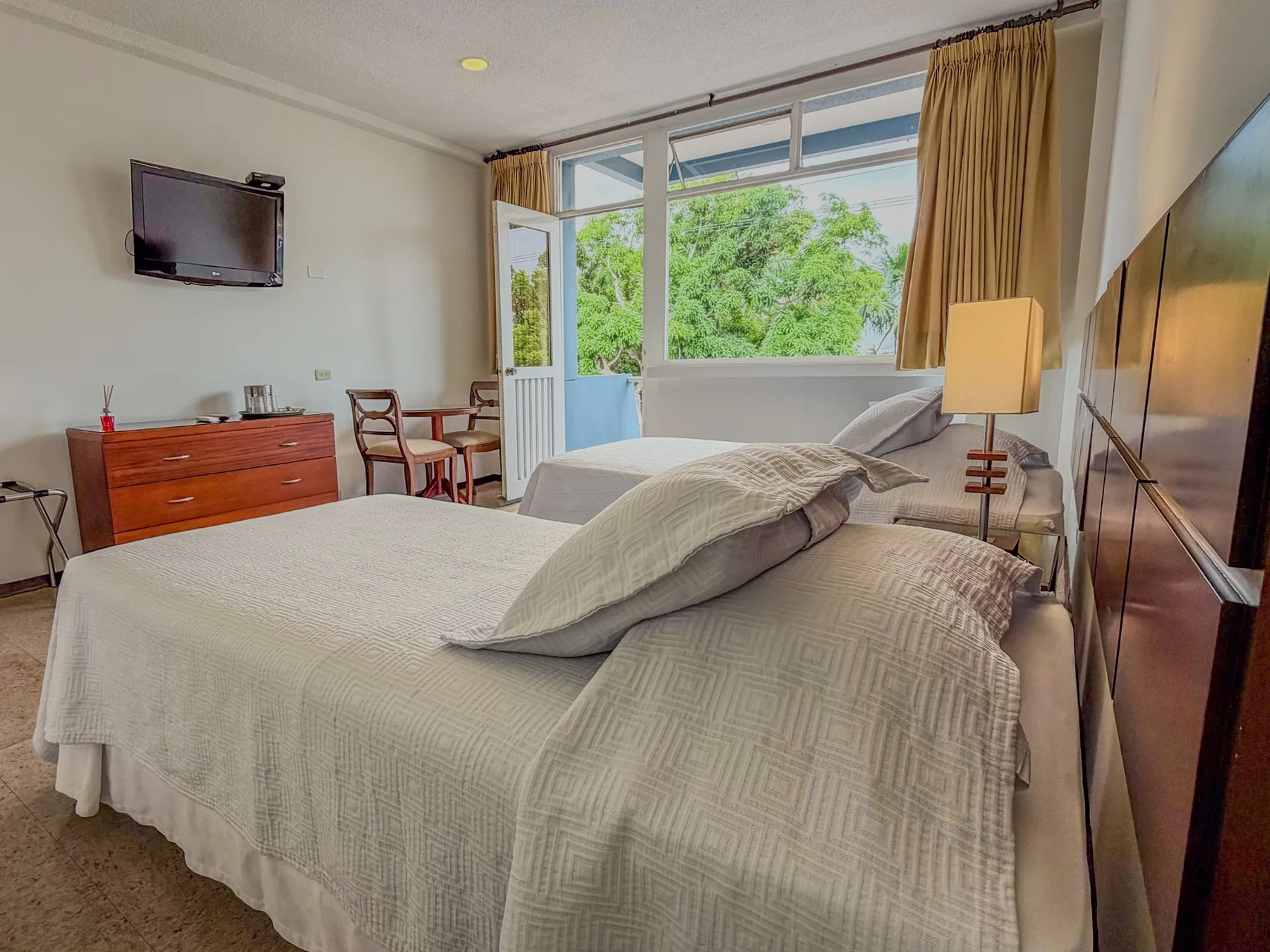 Twin room with single beds