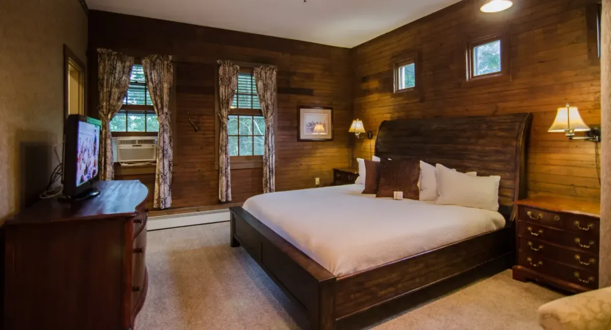 Habitación Bostwick en Heart of the Village Inn — cama king y baño privado
