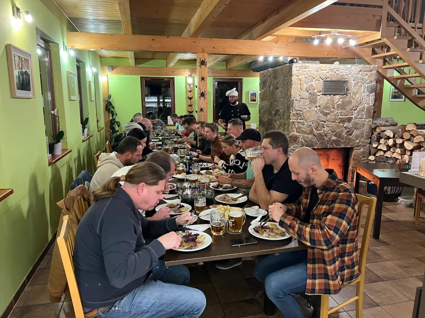 Cena de grupo en el restaurante