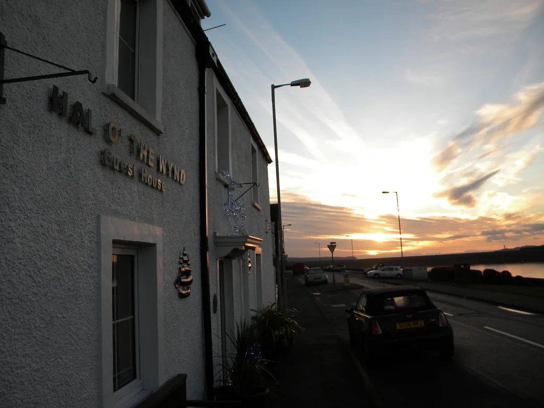 Amanecer en el exterior de Hal O'The Wynd