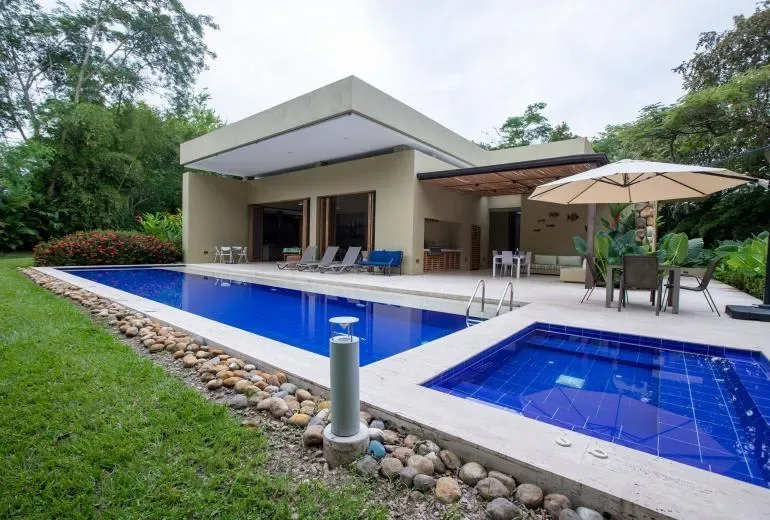 Classy 4BR Villa w/ Pool at Mesa de Yeguas