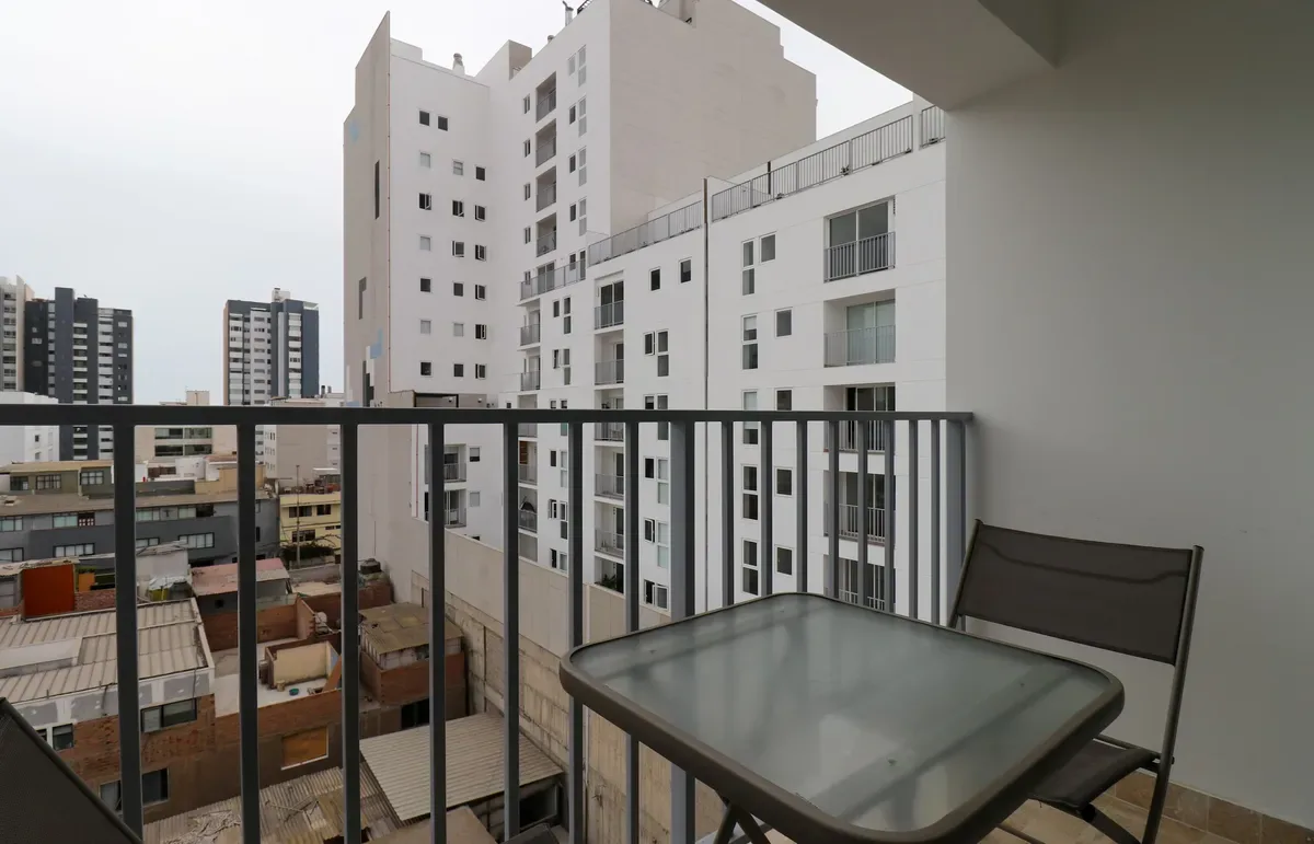 Modern & Cozy 2BR w/ Balcony in Miraflores
