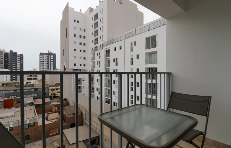 Modern & Cozy 2BR w/ Balcony in Miraflores