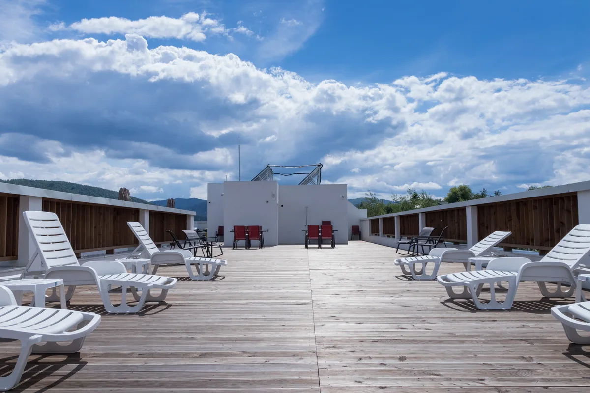 Rooftop sunbathing and relaxation area