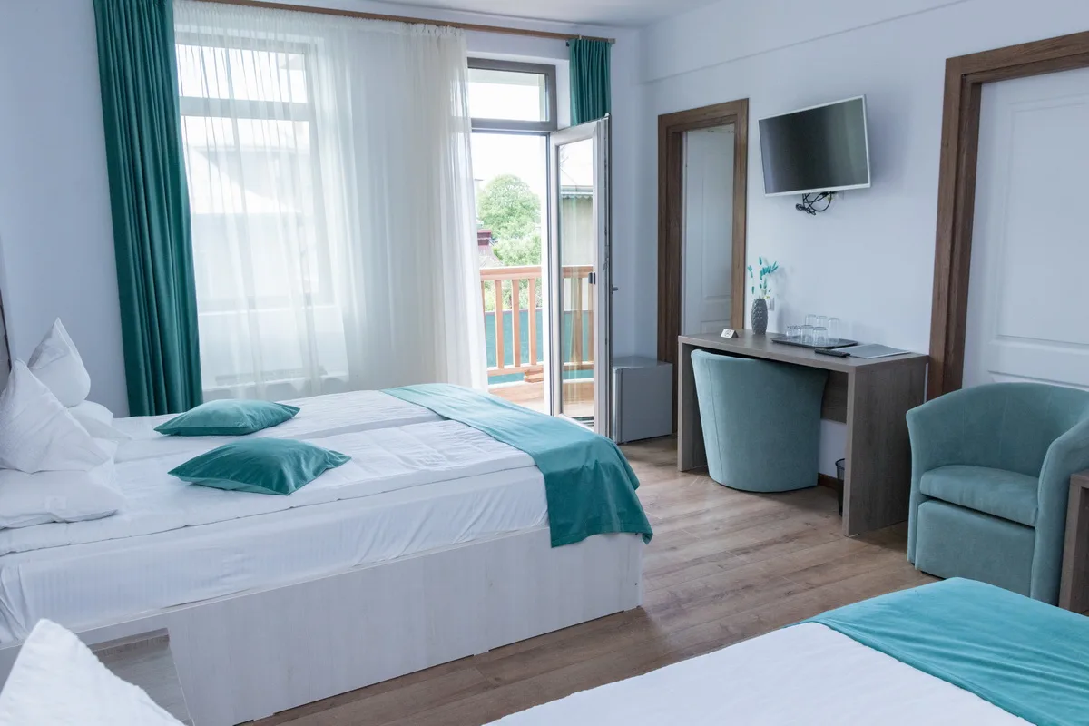 Triple room with a double bed and a single bed