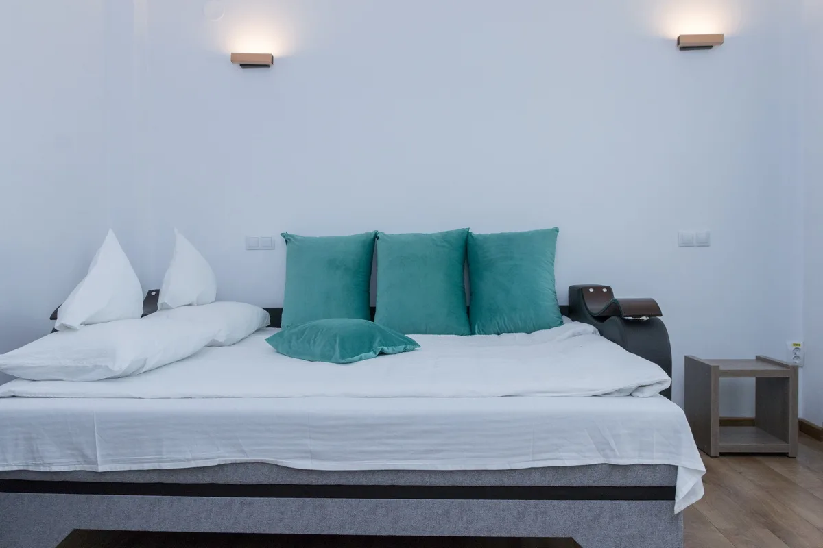 Double room with a double bed