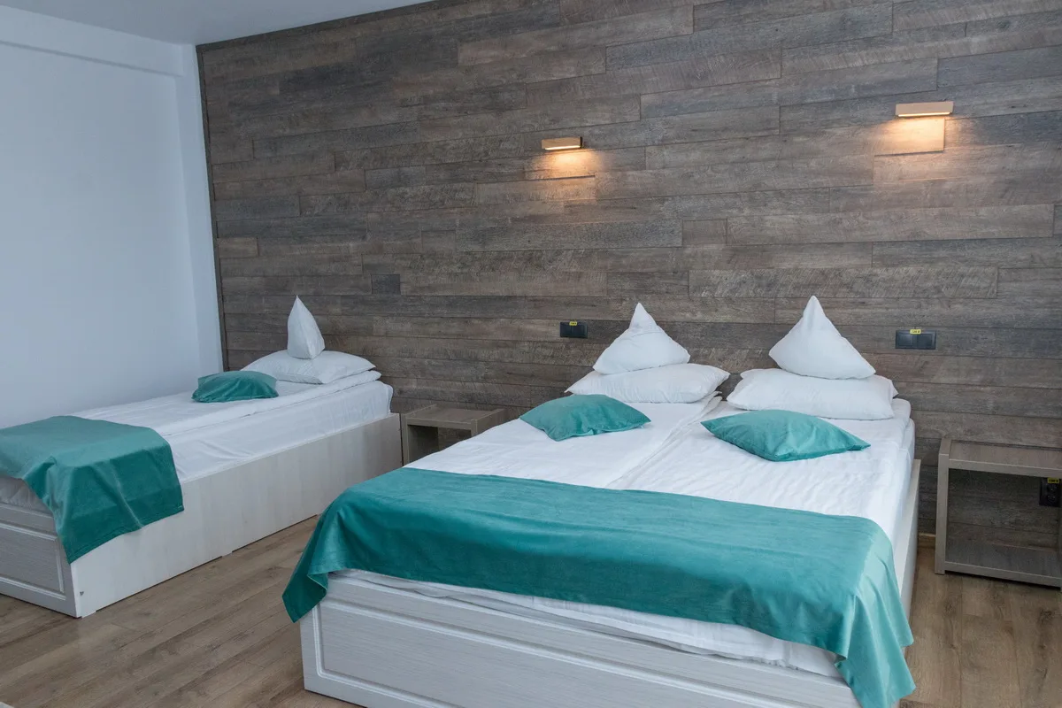 Triple room with a double bed and a single bed