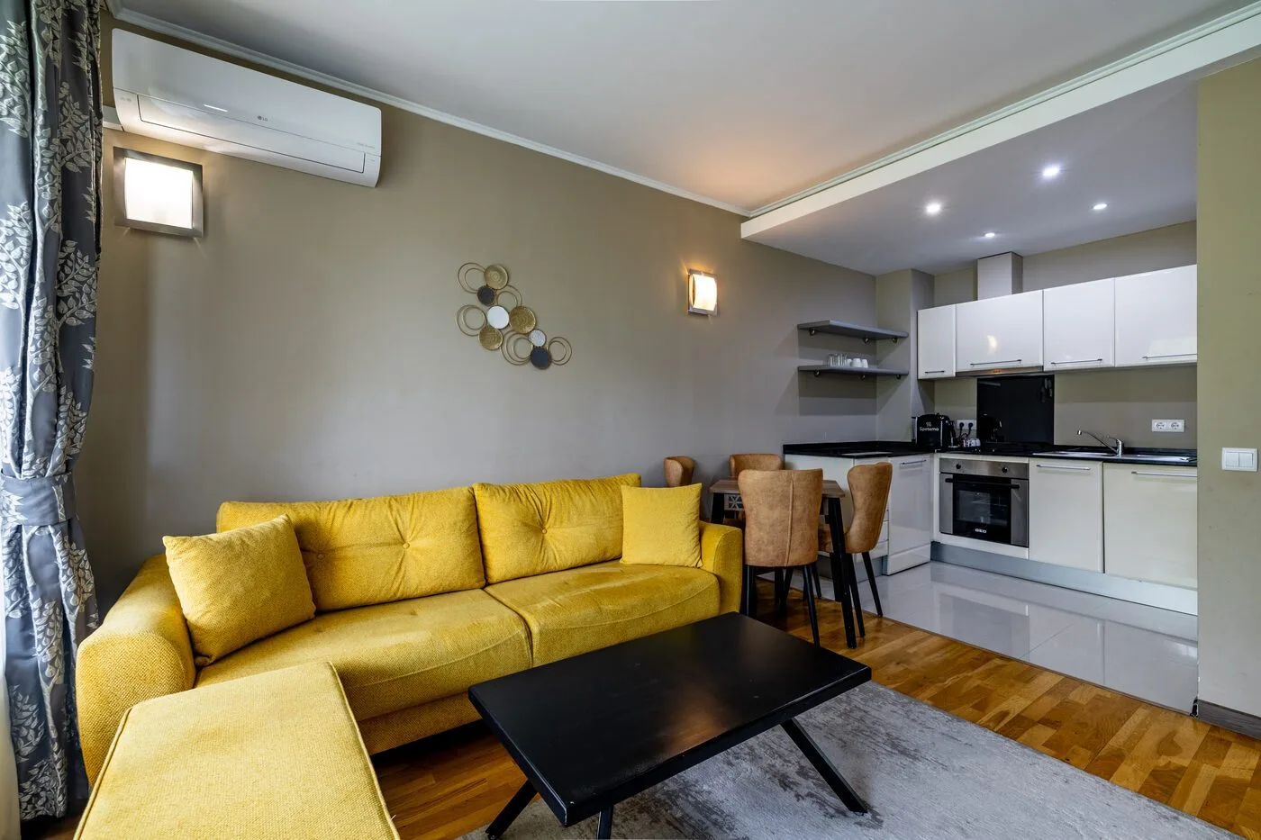 One-bedroom Azalea apartment