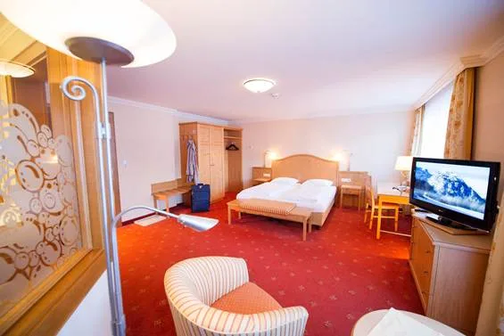 Habitación doble con zona de televisión